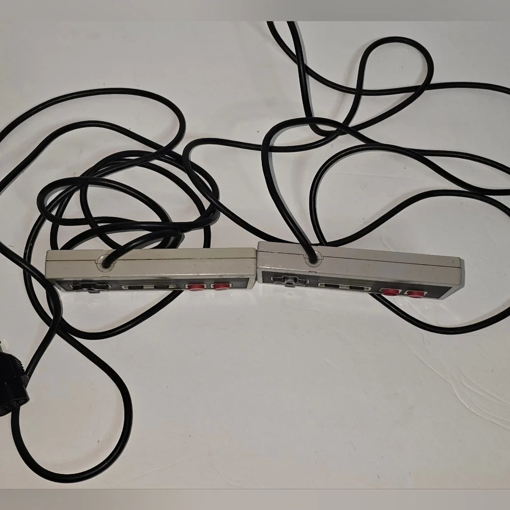 2 Vintage Authentic Nintendo NES NES-004 Wired Controllers OEM